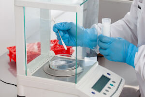 Peser avec précision – Conseils pour des résultats exacts au laboratoire - Pesée précise au laboratoire – Conseils pour des résultats fiables | Schniebel Trading